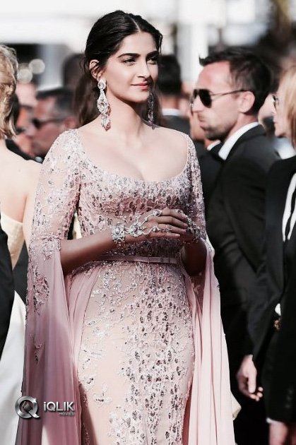 Sonam-Kapoor-At-Cannes-Festival